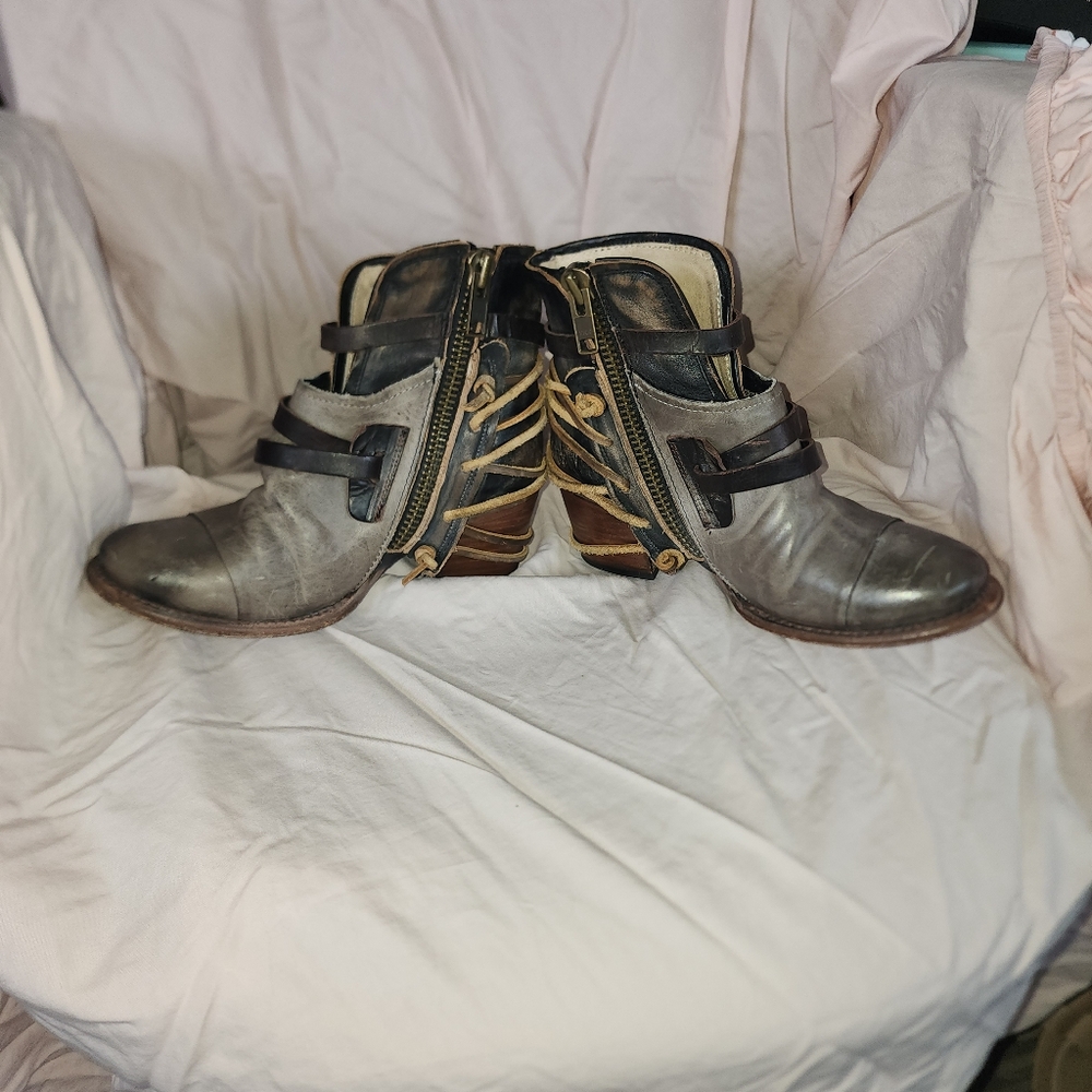 Freebird Crue Booties - Picture 4 of 7